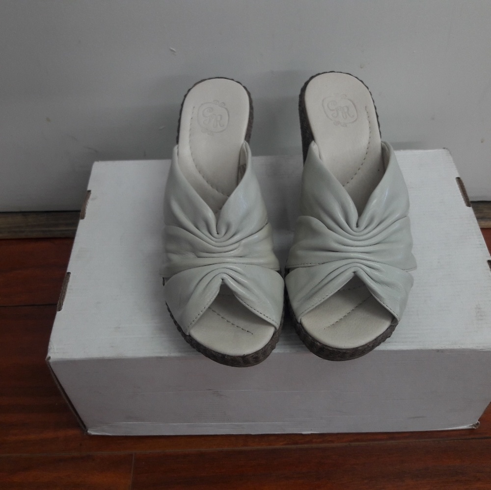 Gabriella Rocha - Picture 3 of 3